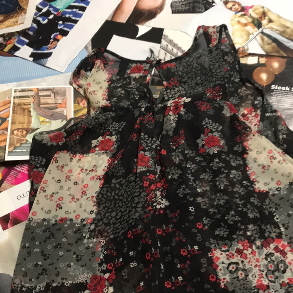 Beautiful blouse! - Picture 4 of 4